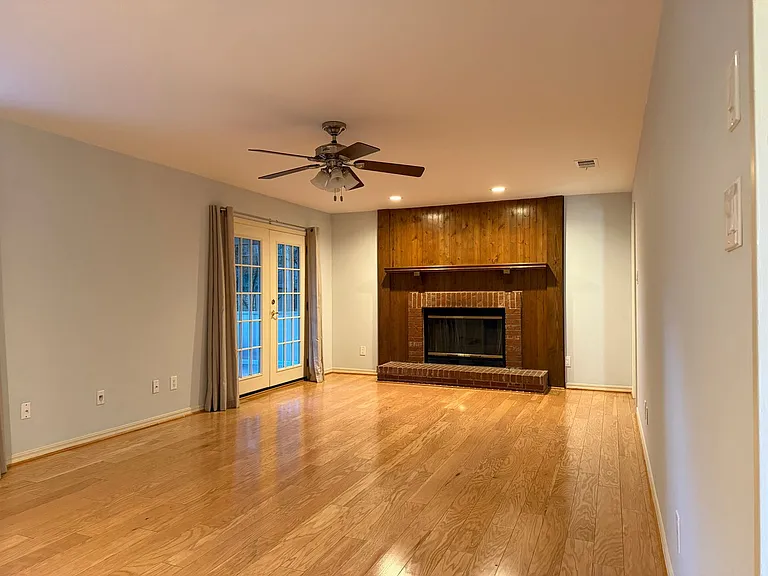 8 Shadywood Ct — Photo 4