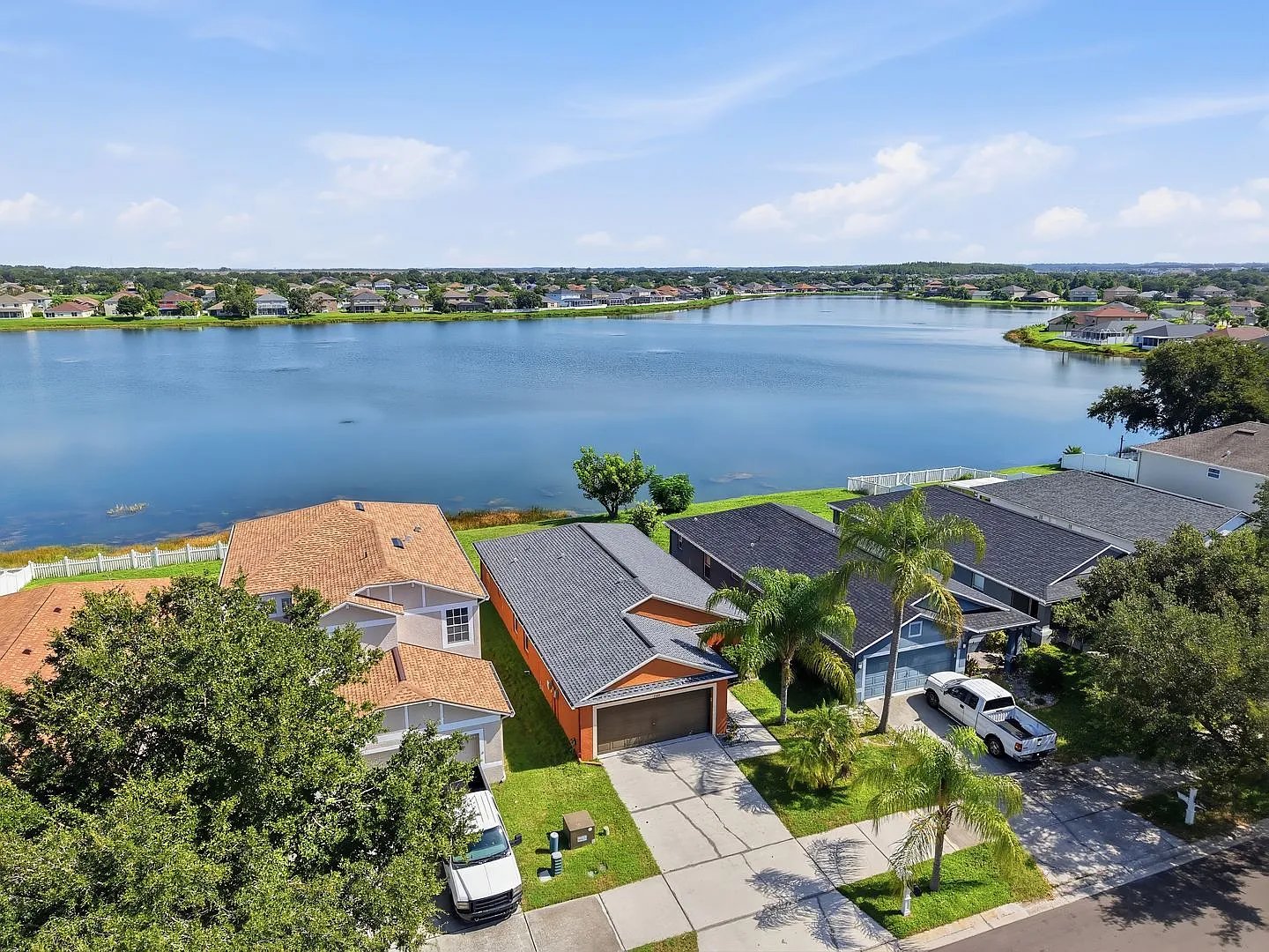 Lake View 3-Bedroom Home with No Rear Neighbors — Photo 4