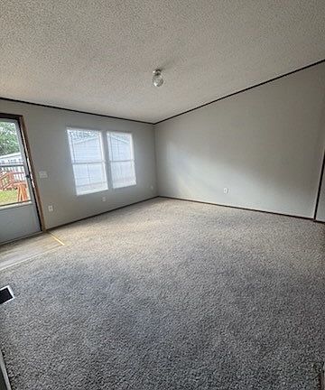 5th image of 153 Oak St