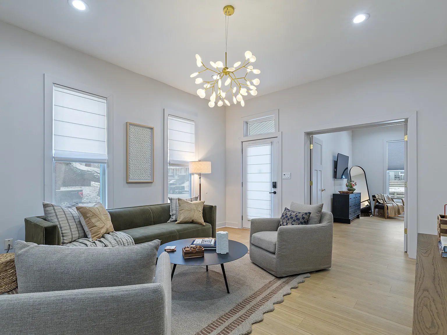 4 bed, 2790 sqft, $3,600 — Photo 2
