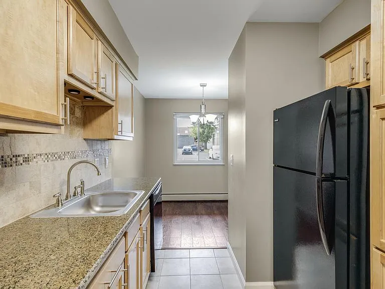 Avenue Eleven Apartments — Photo 22