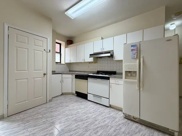 182 Bay 22nd St APT 4A, Brooklyn, NY 11214