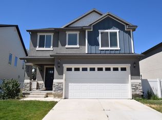 904 W Ellsworth St, Bluffdale, UT 84065