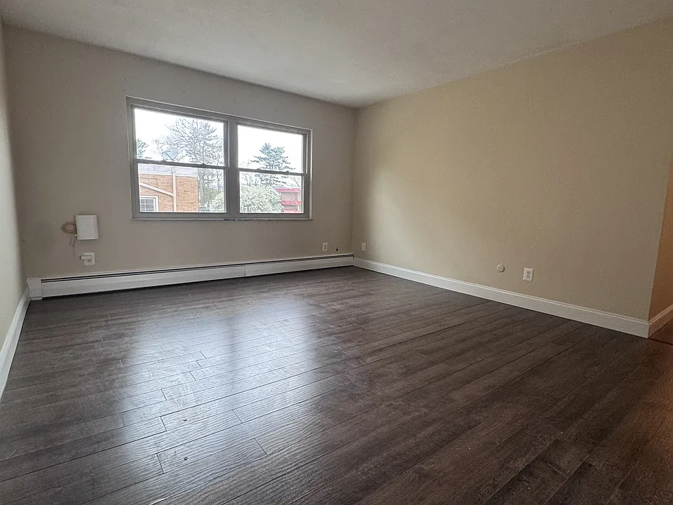 400 Riverside Dr #28