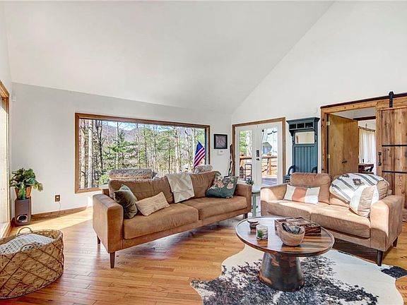 4th image of 334 Lake View Trce