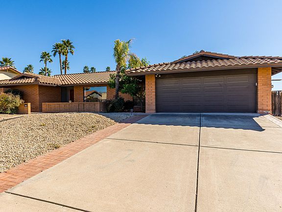 5th image of 139 E Monte Cristo Avenue