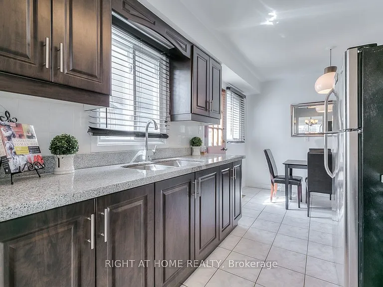 76 Ashridge Dr — Photo 7