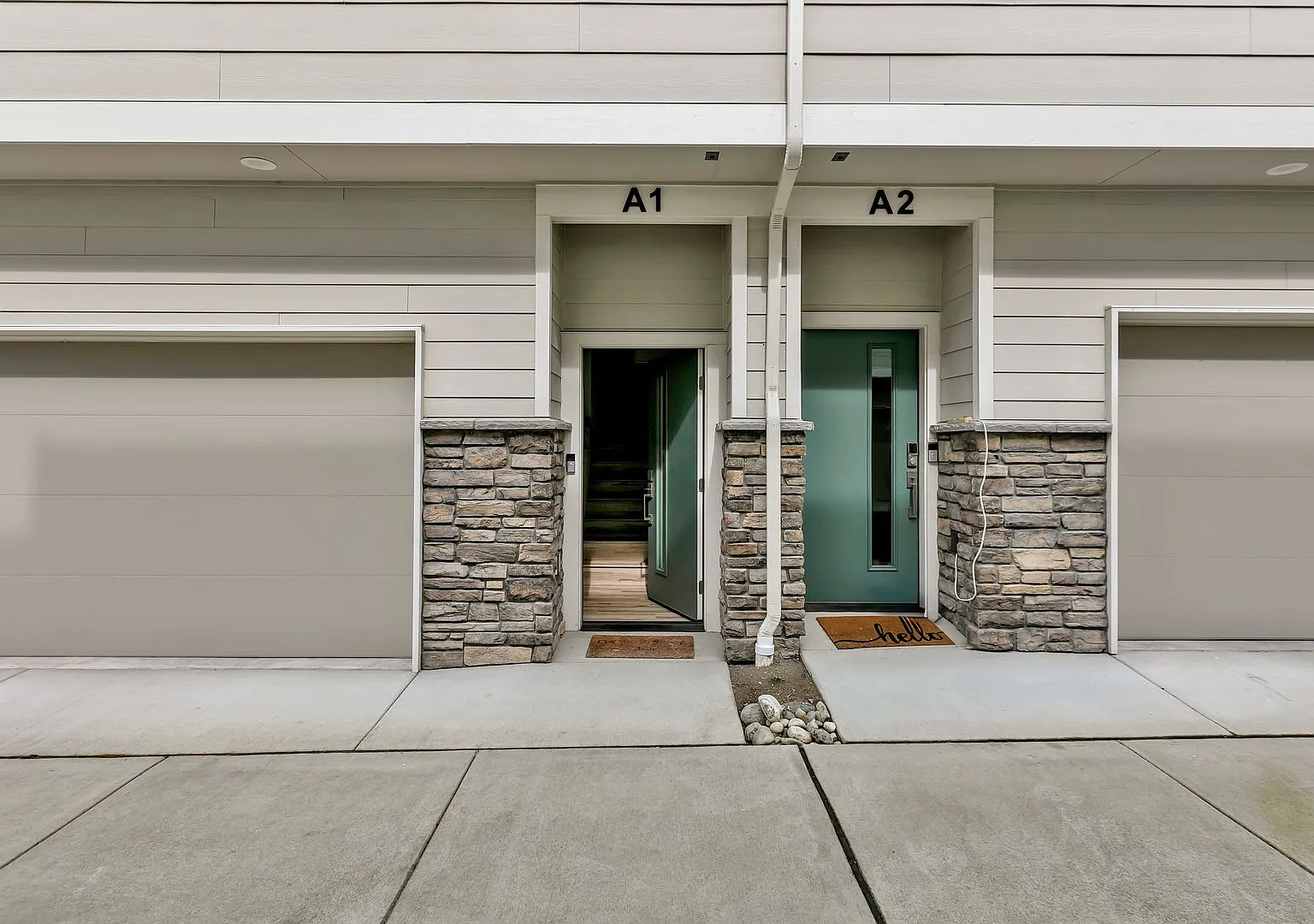 3bed/2.5 Bath Modern Comfort Meets Elegant Design — Photo 3