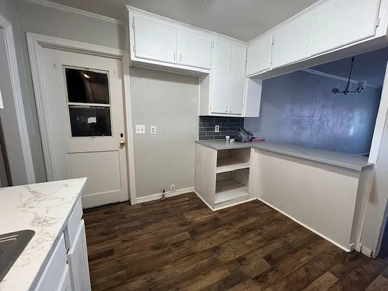 910 S La Salle Dr — Photo 5