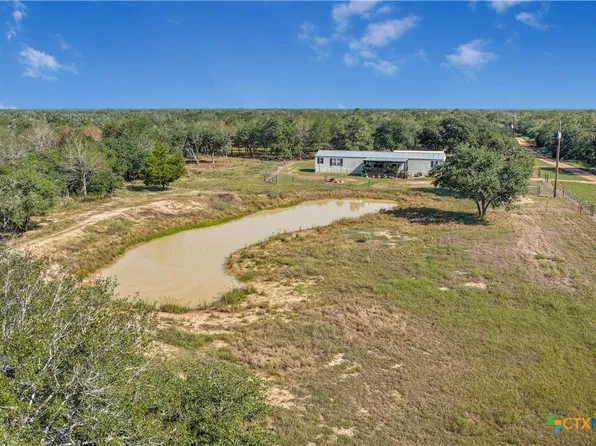 208 Private Road 1067, Hallettsville, TX 77964