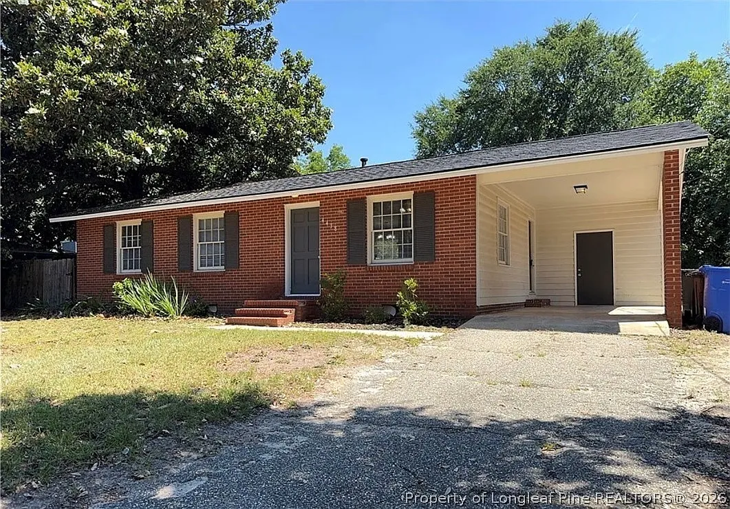 3 bed, 1.0 bath, 1014 sqft, $1,700 — Photo 2