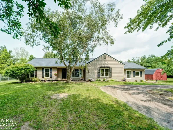 3601 Harrington Rd, Croswell, MI 48422