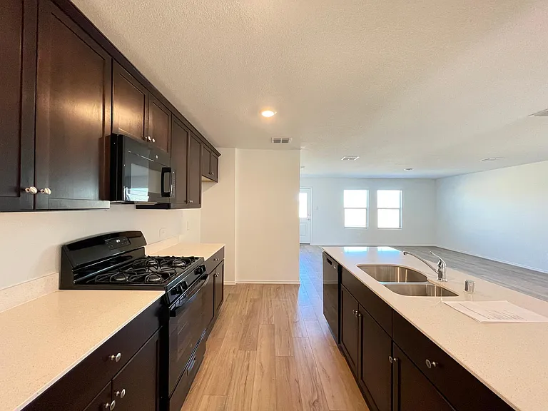 416 Frio Pass Trl — Photo 3
