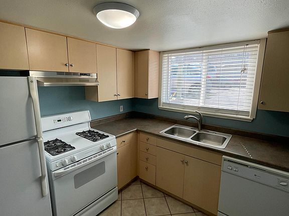4th image of 2527 S University Blvd