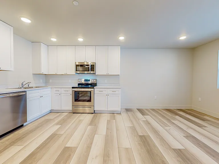 Skyview Lofts — Photo 5