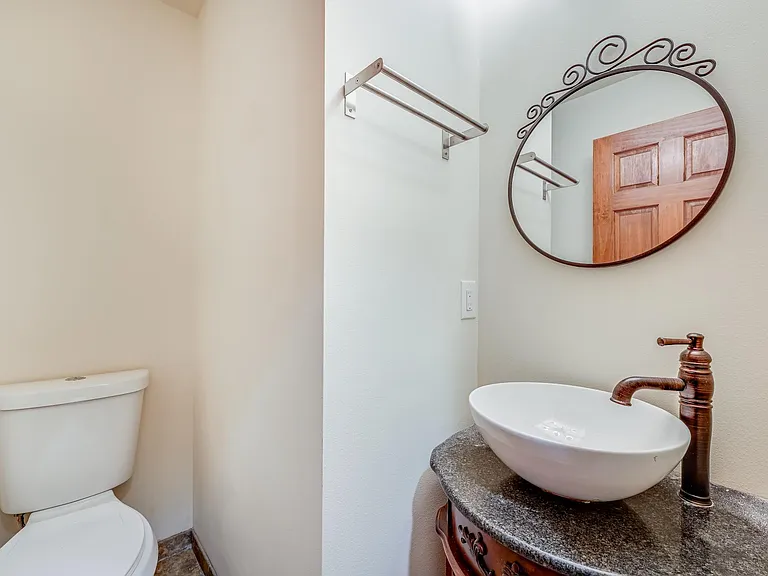 610 Melrose Ave E #C — Photo 6