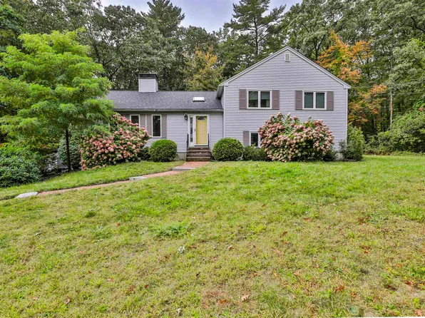 34 Joanne Drive, Hooksett, NH 03106