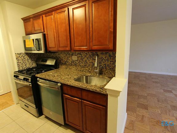 4th image of 18311 Hillside Ave #10C
