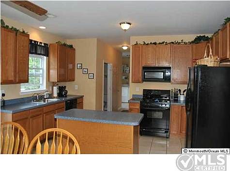 3rd image of 8 Cedarwood Ln