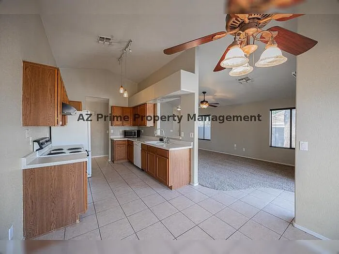1654 W Geronimo St — Photo 9