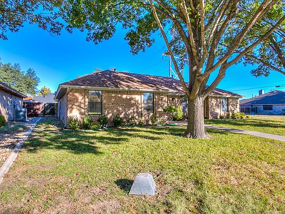 3rd image of 3214 Cedarhill Dr