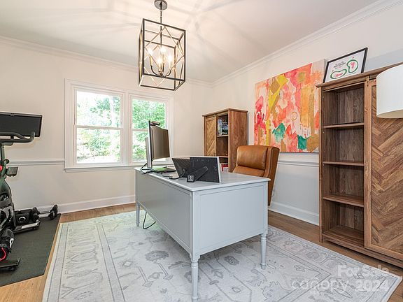 5th image of 10320 Thomas Payne Cres