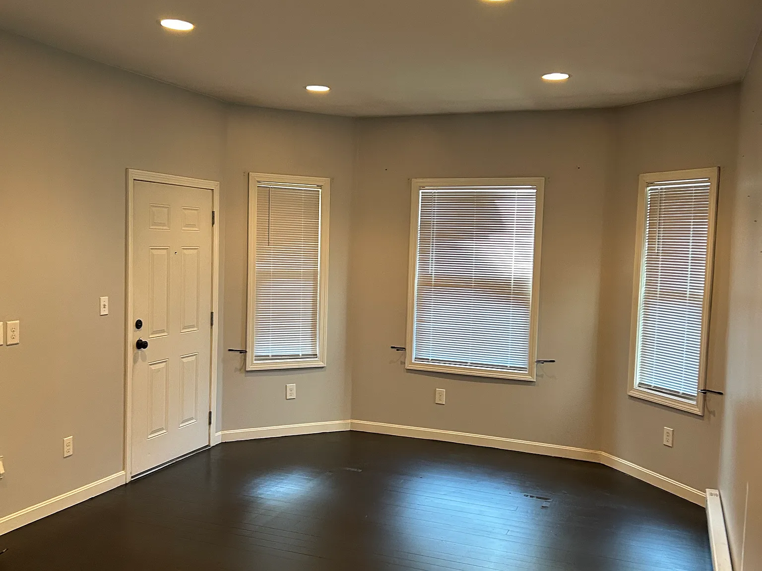 2 bed, 950 sqft, $1,850 — Photo 1
