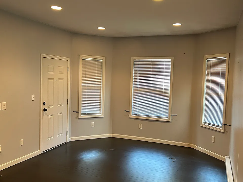48 Smith St #1