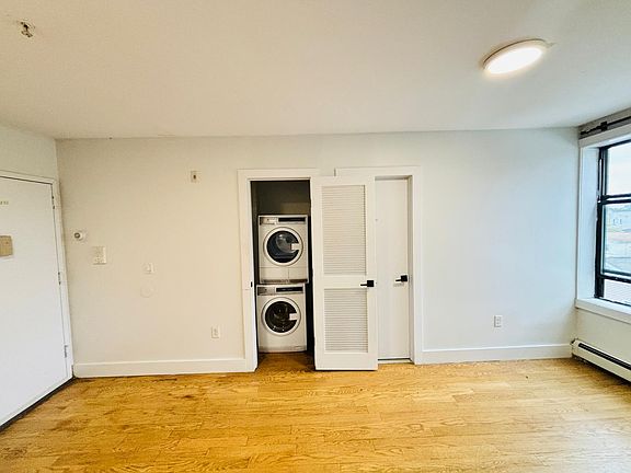 4th image of 70 Lexington Ave #18E