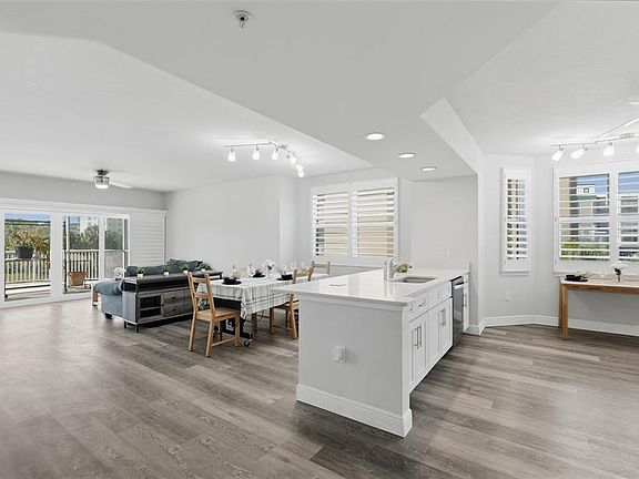 3rd image of 960 Starkey Rd #8106