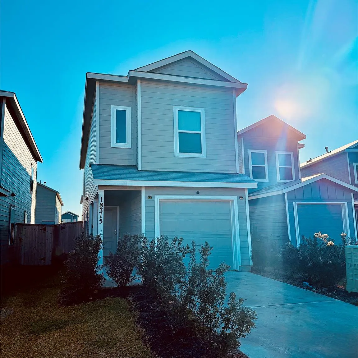3 bed, 2.5 bath, 1298 sqft, $1,595 — Photo 1