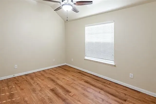 901 Witherby Ln — Photo 24