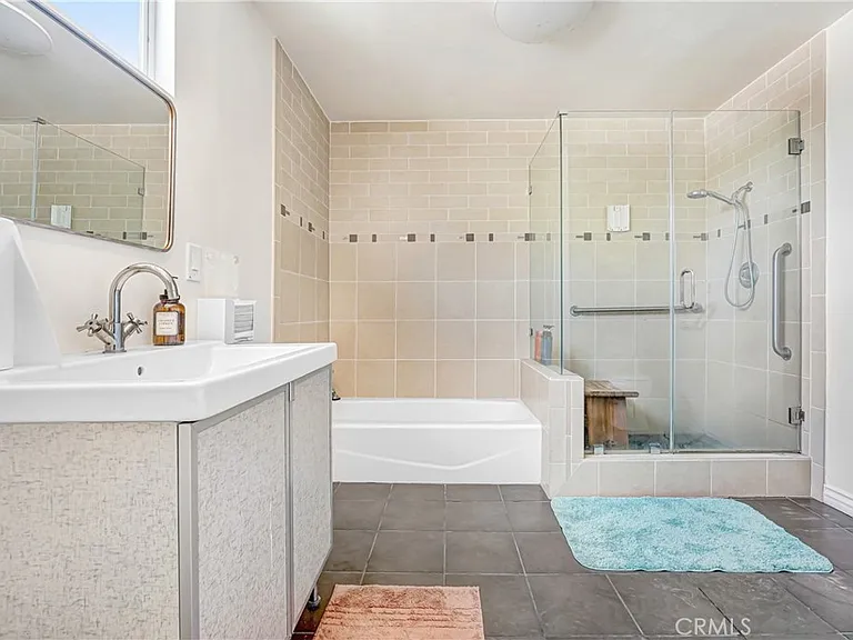 22450 Collins St — Photo 34