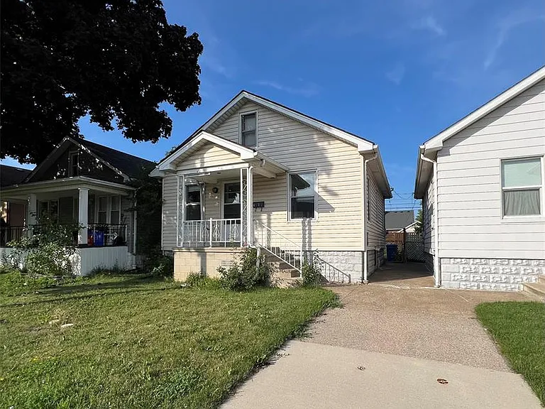 1814 Cadillac St — Photo 13