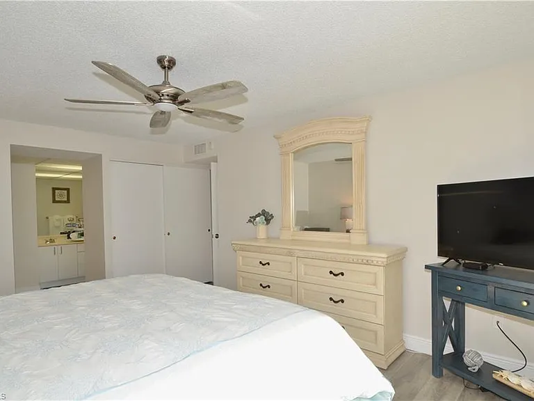 555 Park Shore Dr #B-311 — Photo 21
