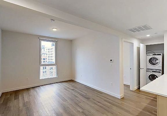 3rd image of 814 Amsterdam Ave APT 6K