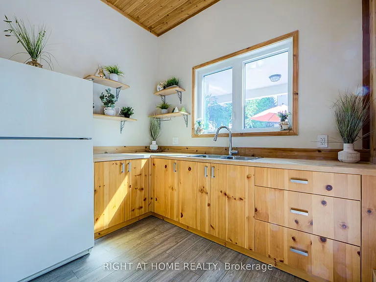 316 Churchill Ave — Photo 42
