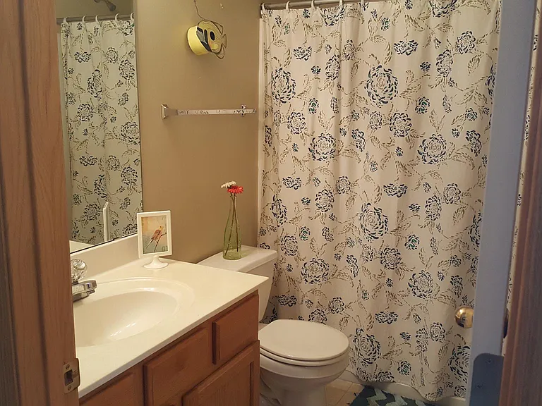 2nd Full bath room on upper level