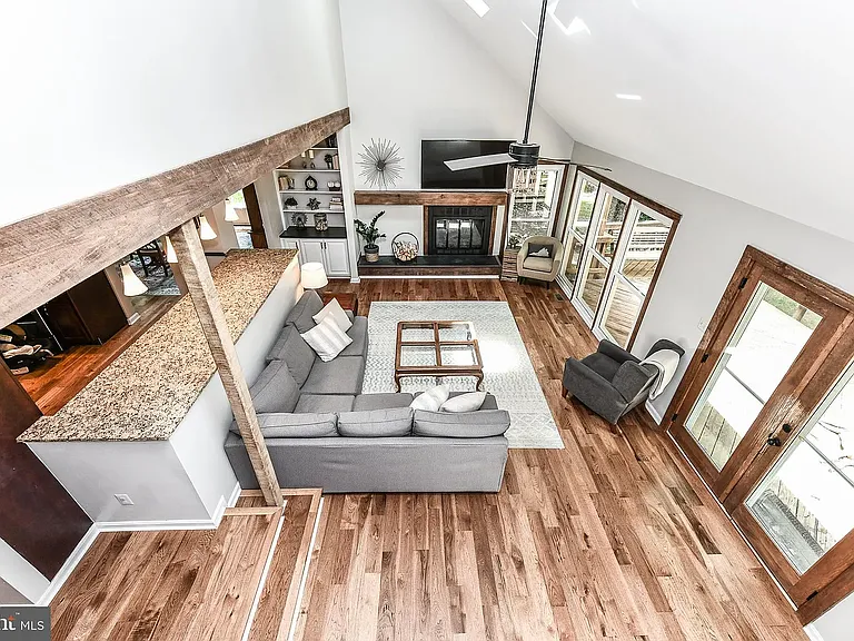 7910 Oak Hollow Ln — Photo 32