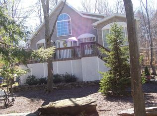 25 Rolling Hills Dr, Lake Ariel, PA 18436