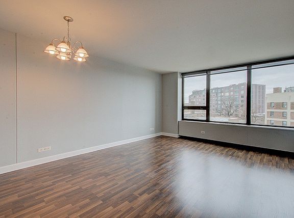 4th image of 3930 N Pine Grove Ave APT 614