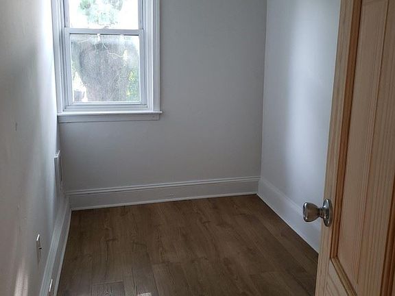 3rd image of 110 S 8th Ave