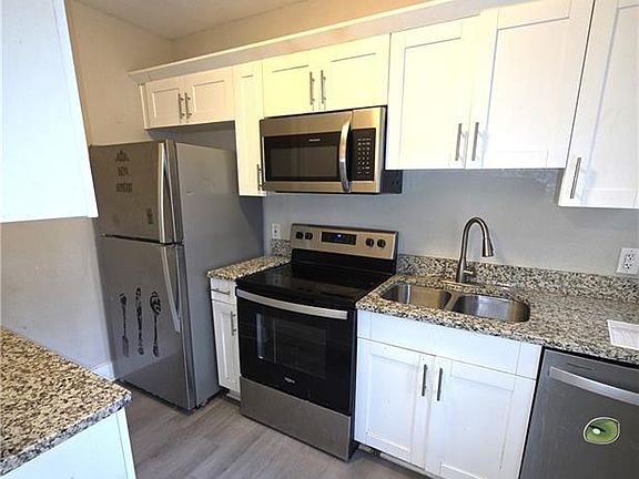 5th image of 2744 Mapleton Ave