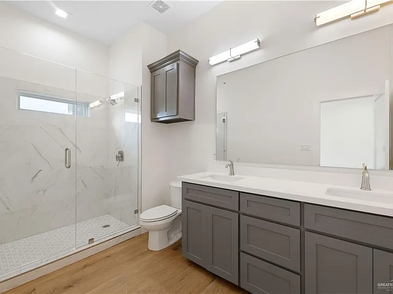 909 N Brushfield Ave — Photo 16