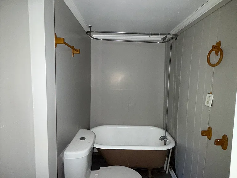 1413 Ware Ave — Photo 4