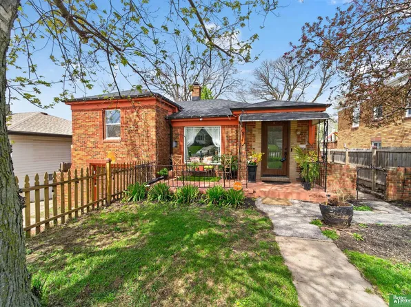 6814 Maple St, Omaha, NE 68104