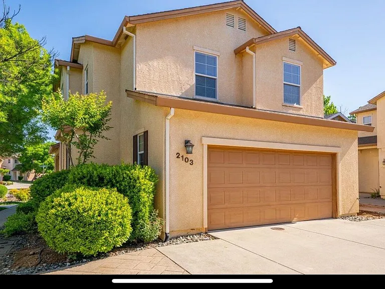 2103 Tuscany Way — Photo 2