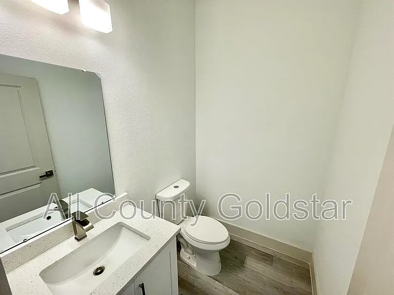 311 Yule St — Photo 8