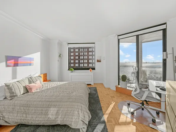 377 Rector Place image 4 of 9