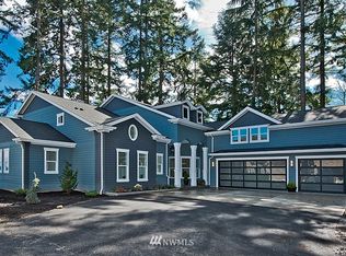 10487 Sunrise Bluff Ln NE, Bainbridge Island, WA